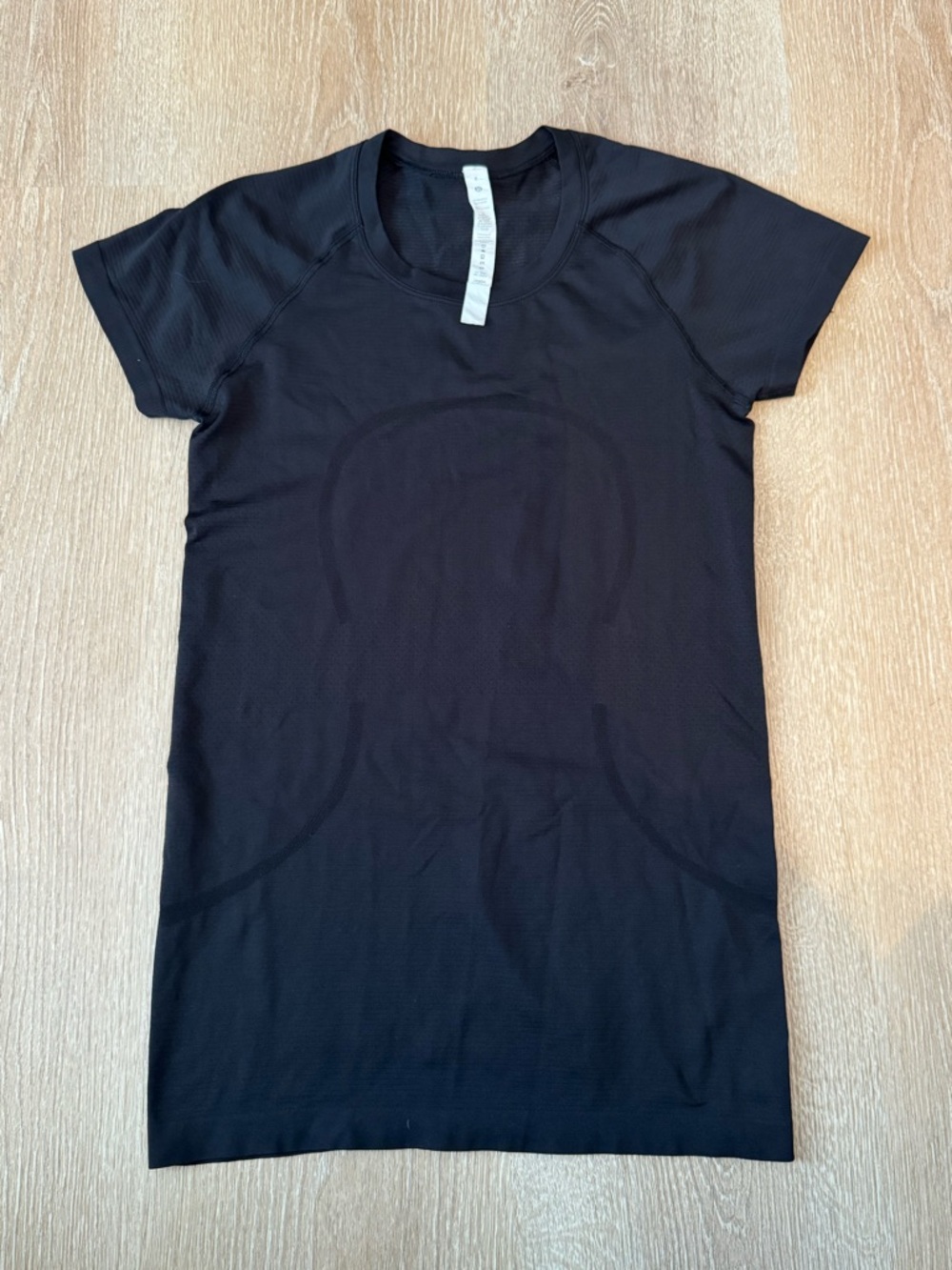 lululemon athletica Swiftly Tech Short-Sleeve Shirt size 6 - Picture 2 of 5